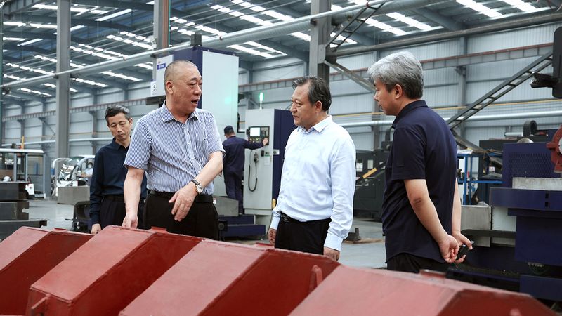 簡訊|新鄉(xiāng)市委常委、市委秘書長謝松民一行蒞臨公司智能產(chǎn)業(yè)園考察調(diào)研